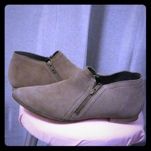 Bootie low heel shoe